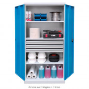 Armoire d'atelier suréquipée