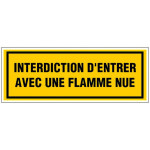 Panneau interdiction d'entrer avec une flamme nue