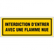 Panneau interdiction d'entrer avec une flamme nue
